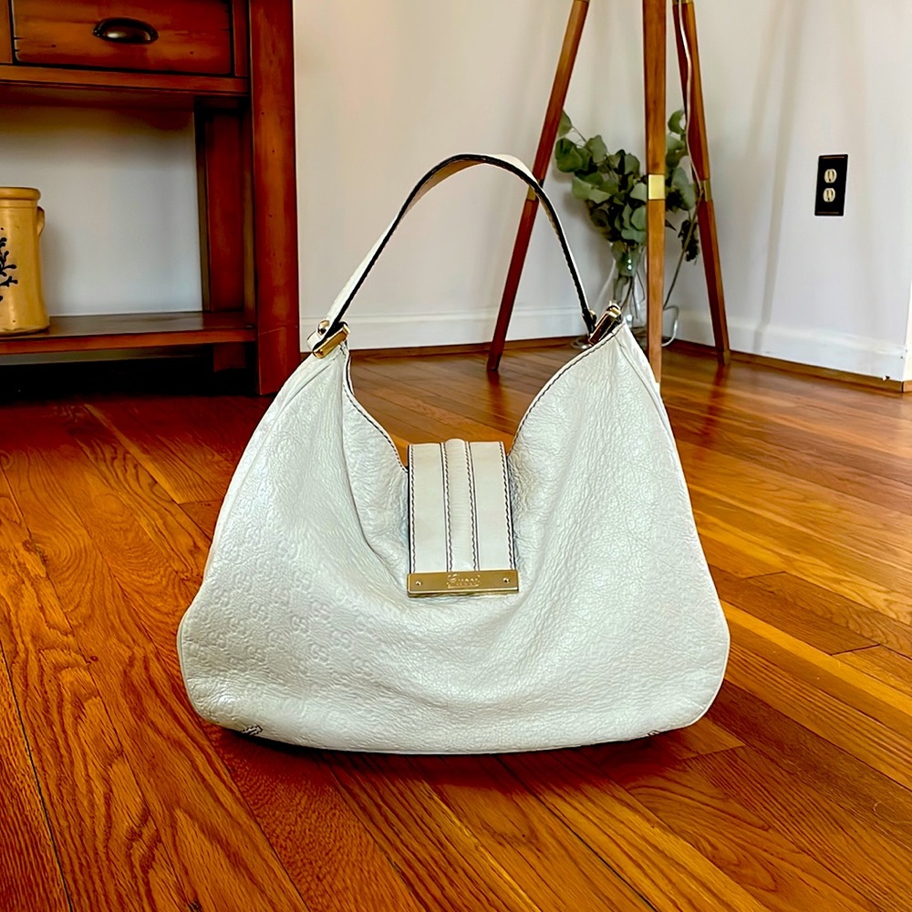 Authentic ivory Gucci Hobo with gold-toned hardware and single shoulder strap.
